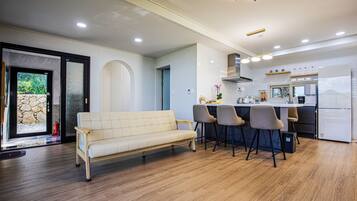 Télévision LED de 55 pouces avec chaînes par câble