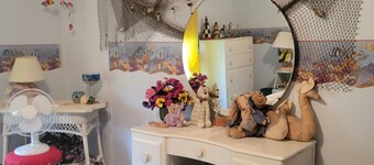 Hickey Manor, isolated and comfortable. Great for large family. 