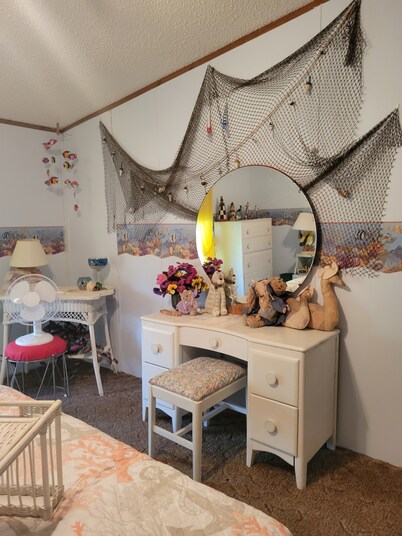 Hickey Manor, isolated and comfortable. Great for large family. 