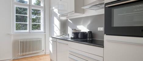 Réfrigérateur, micro-ondes, four, lave-vaisselle