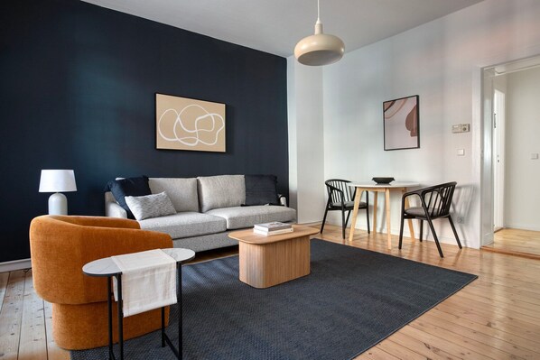 TV, stereo - Stylish Prenzlauer Berg 1BR, Fully Furnished & Equipped, by Blueground (Berlin)