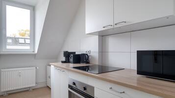 Kühlschrank, Mikrowelle, Ofen, Geschirrspüler