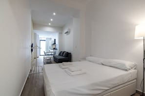 Bügeleisen/Bügelbrett, Reisekinderbett, WLAN, Bettwäsche