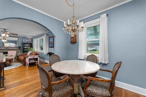Interior - Charming Cottage, with pool… close to National Hills Masters Tournament.
 (North Augusta)