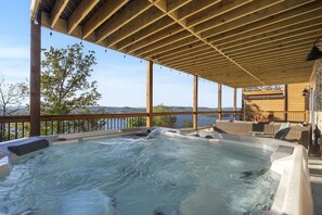 Outdoor spa tub - Lake & Sunset Views, Arcade, Shuffleboard & Community Amenities with Free Tickets (Kimberling City)