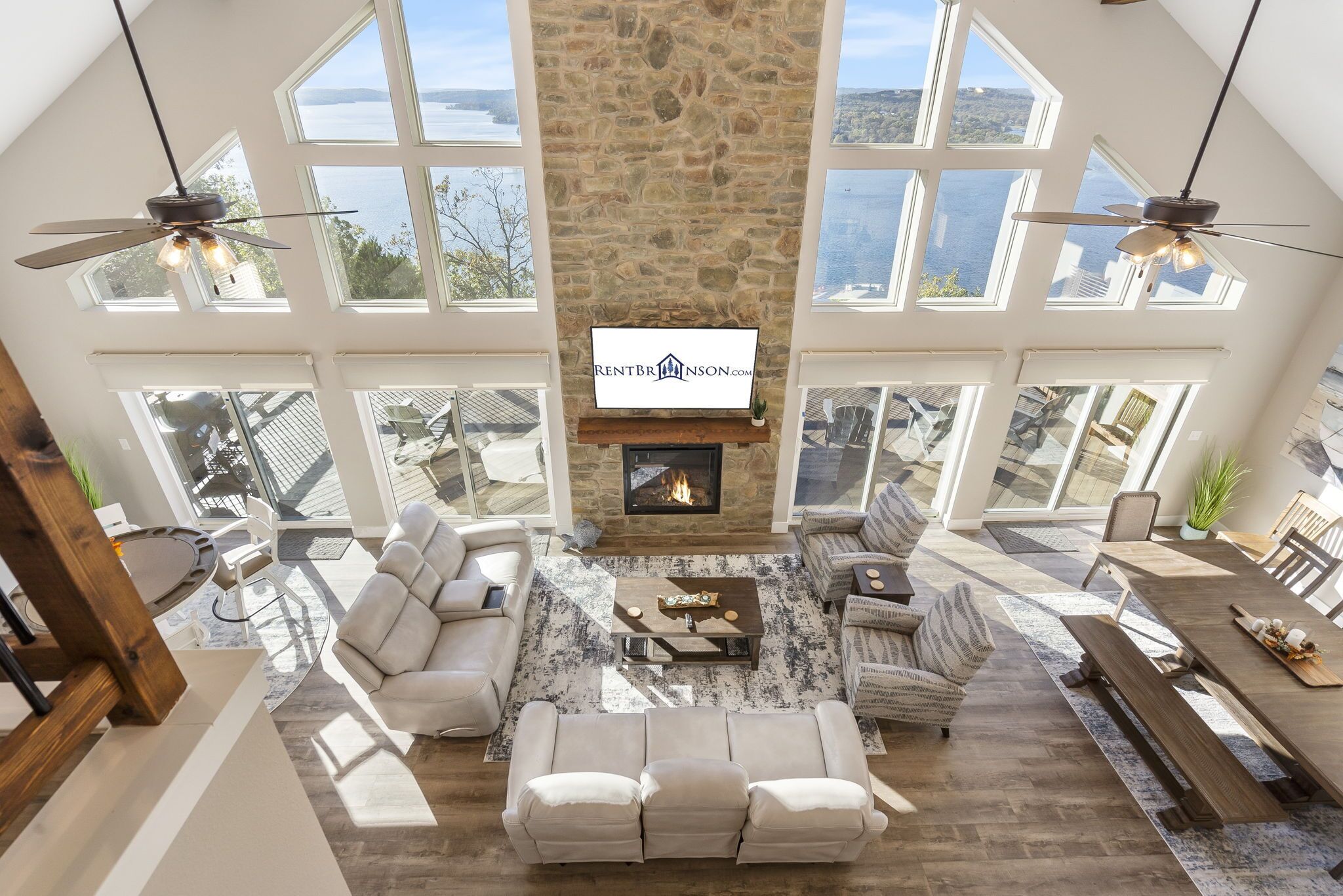 Smart TV, fireplace