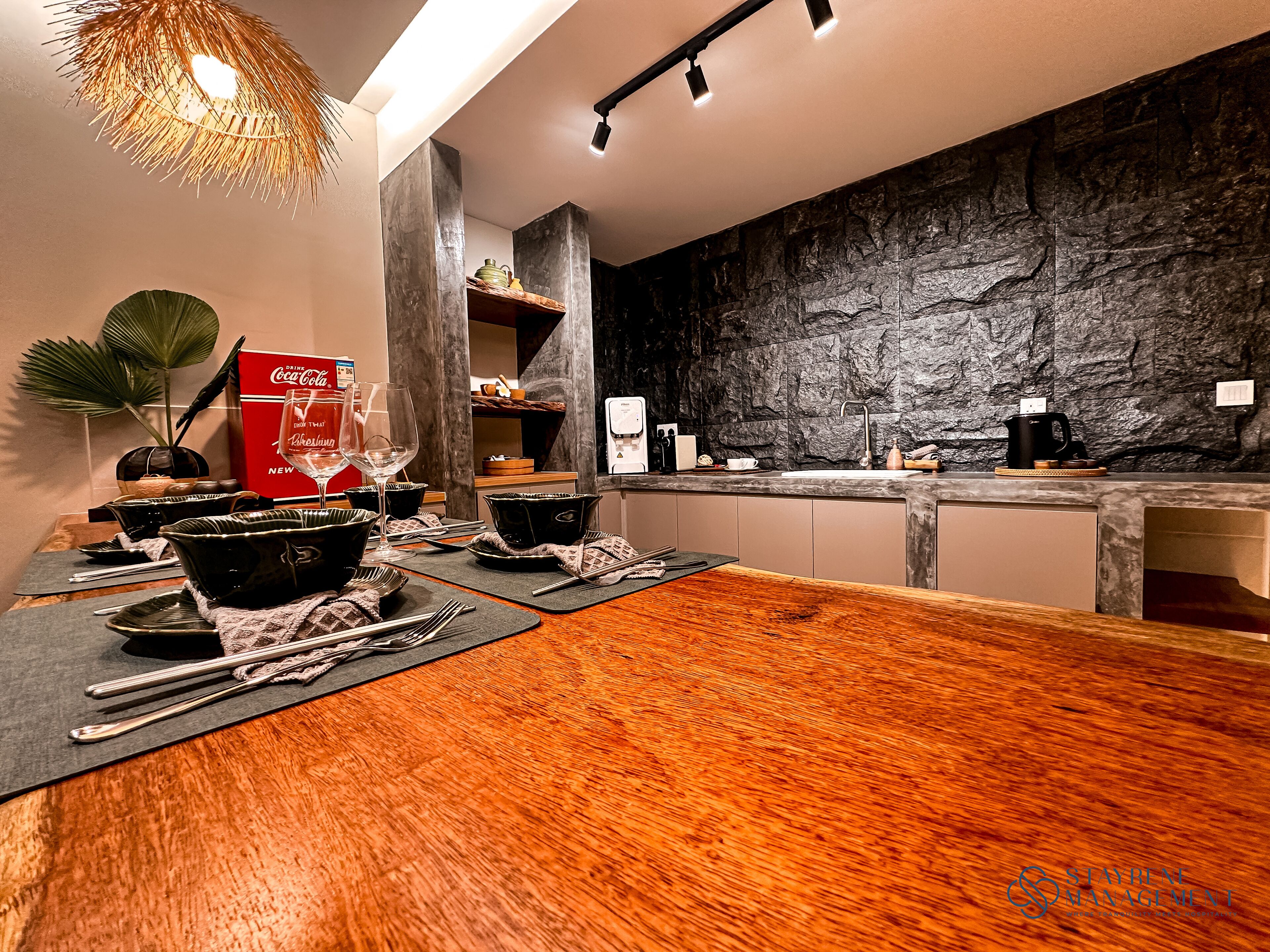 Premium Apartment, 2 Queen Beds, Bathtub, Sea View | Dining room