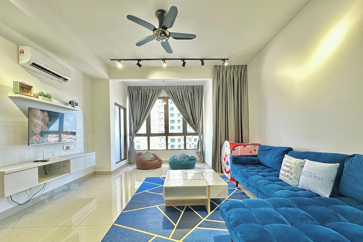 Comfort Apartment, 1 Bedroom, Non Smoking | Living area | 44-inch Smart TV with digital channels, Netflix, streaming services