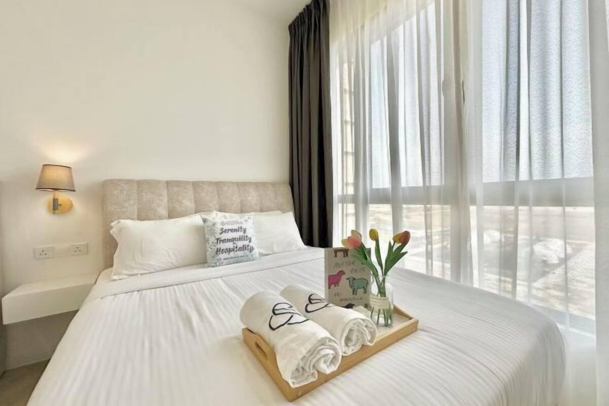 Iron/ironing board, free WiFi, bed sheets