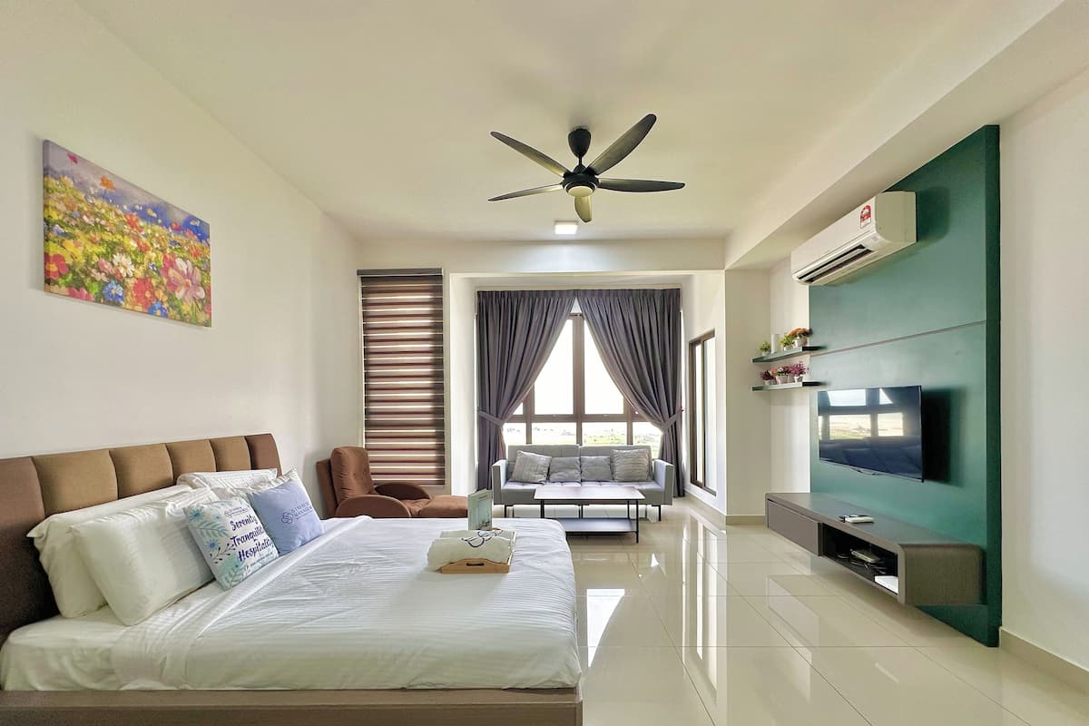 Comfort Apartment, 1 Bedroom, Non Smoking | Living area | 44-inch Smart TV with digital channels, Netflix, streaming services