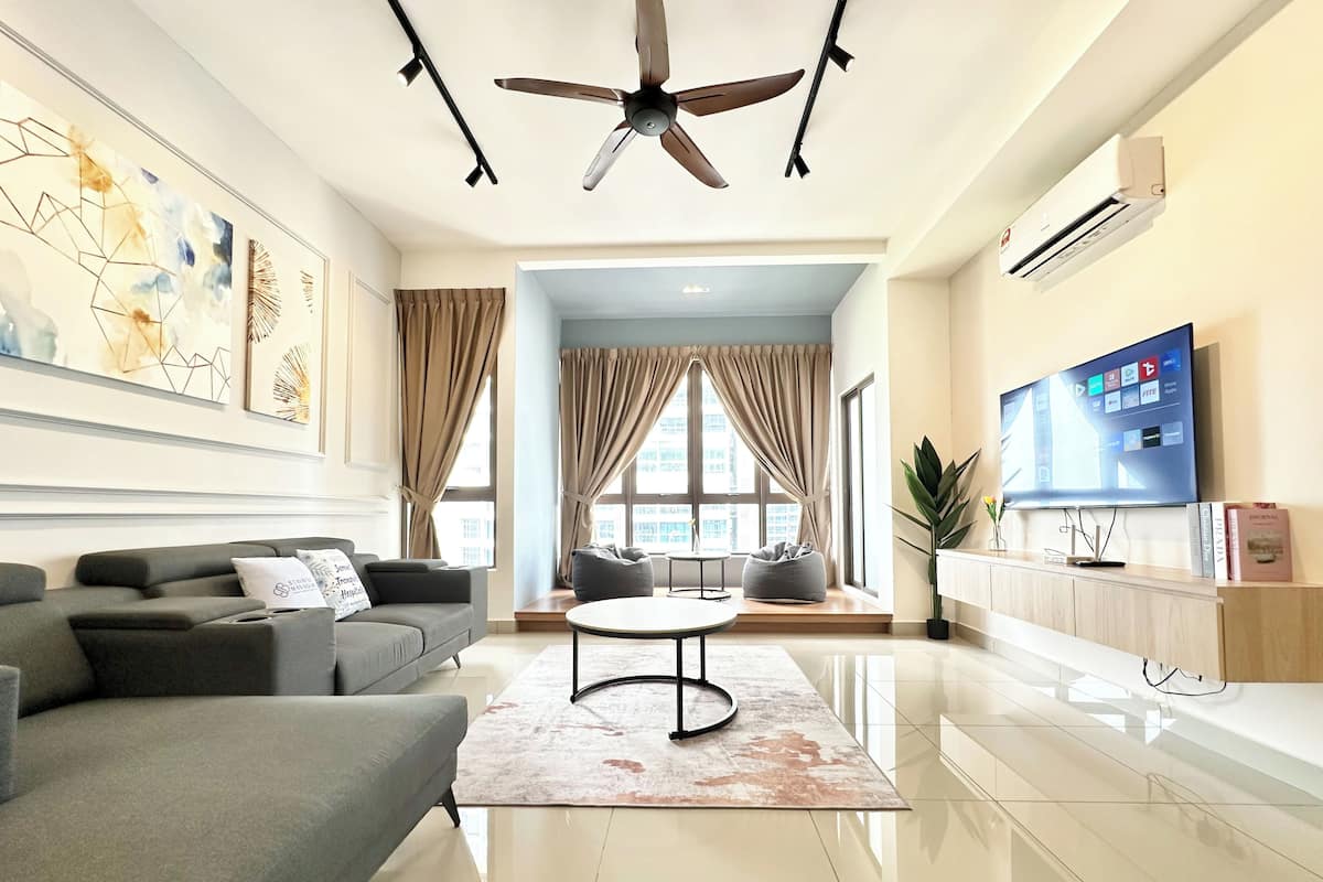 Comfort Apartment, 1 Bedroom, Non Smoking, Pets Not Allowed | Living area | 44-inch Smart TV with digital channels, Netflix, streaming services