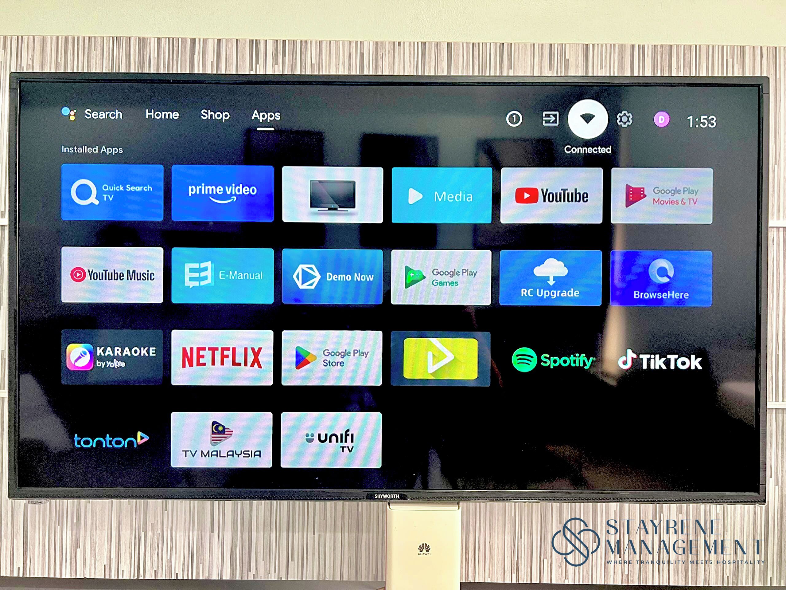 Interface digital com diversos ícones de aplicativos, incluindo YouTube, Netflix, Spotify e TikTok.