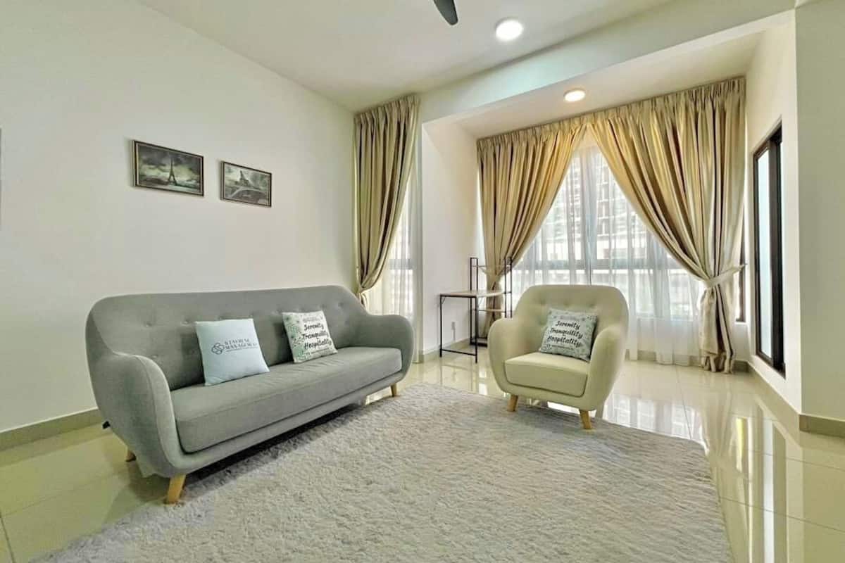 Basic Apartment, 1 Bedroom | Living area | 44-inch Smart TV with digital channels, Netflix, streaming services