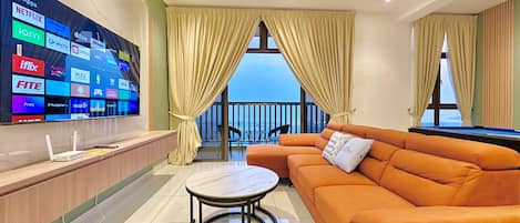 舒適頂層客房, 4 間臥室, 海景 | 客廳 | 44 吋智能電視連數碼電視頻道、Netflix、串流服務