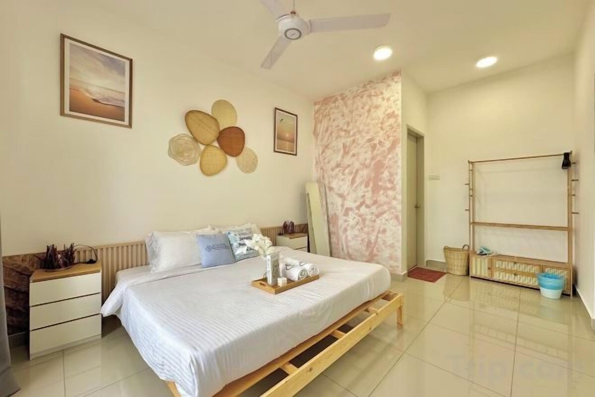 Tabla de planchar con plancha, wifi gratis y ropa de cama 