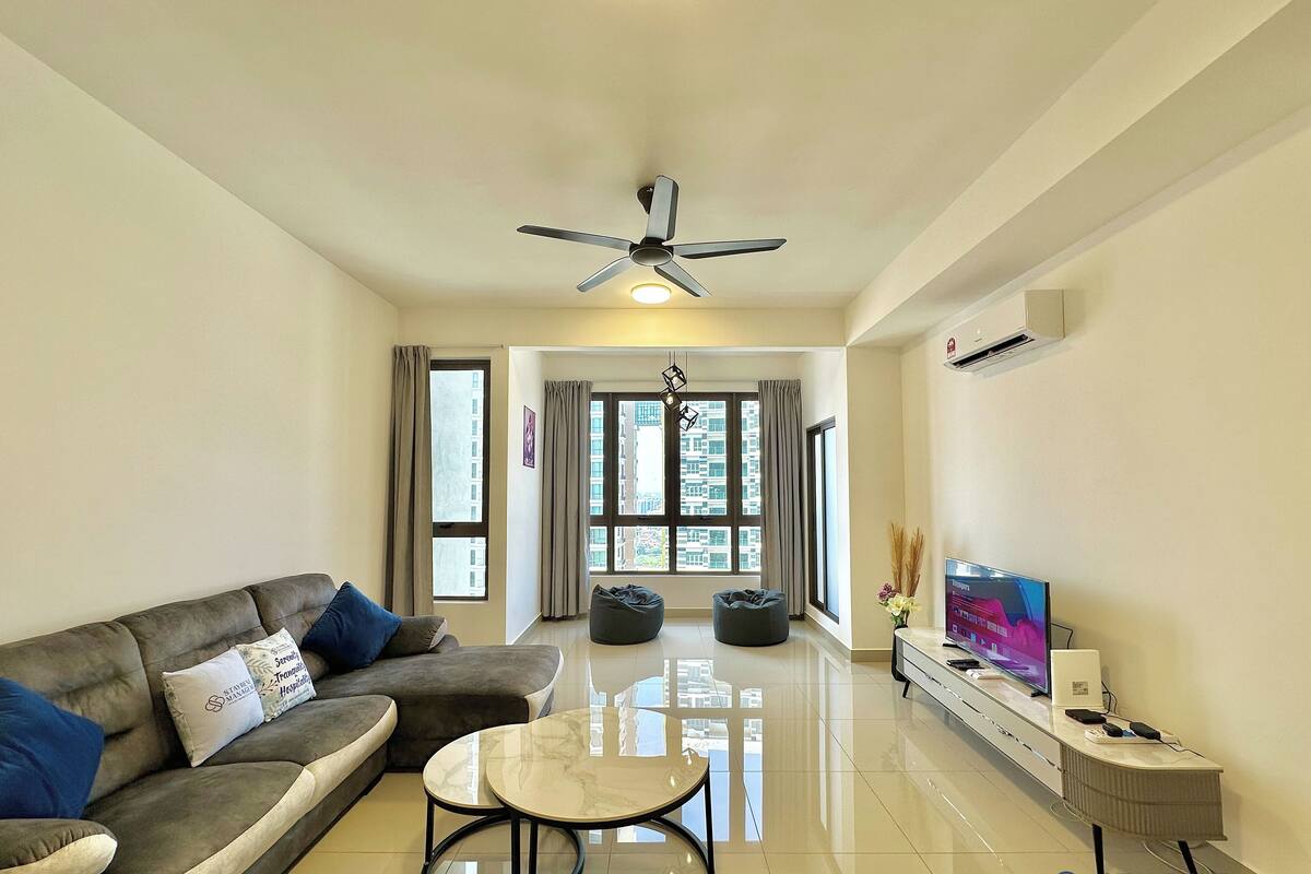 Comfort Apartment, 1 Bedroom, Air conditioning | Living area | 44-inch Smart TV with digital channels, Netflix, streaming services