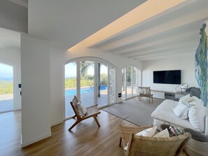 TV - Rental villa with pool in Begur center (Begur)