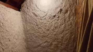 Serviettes fournies, savon, papier toilette