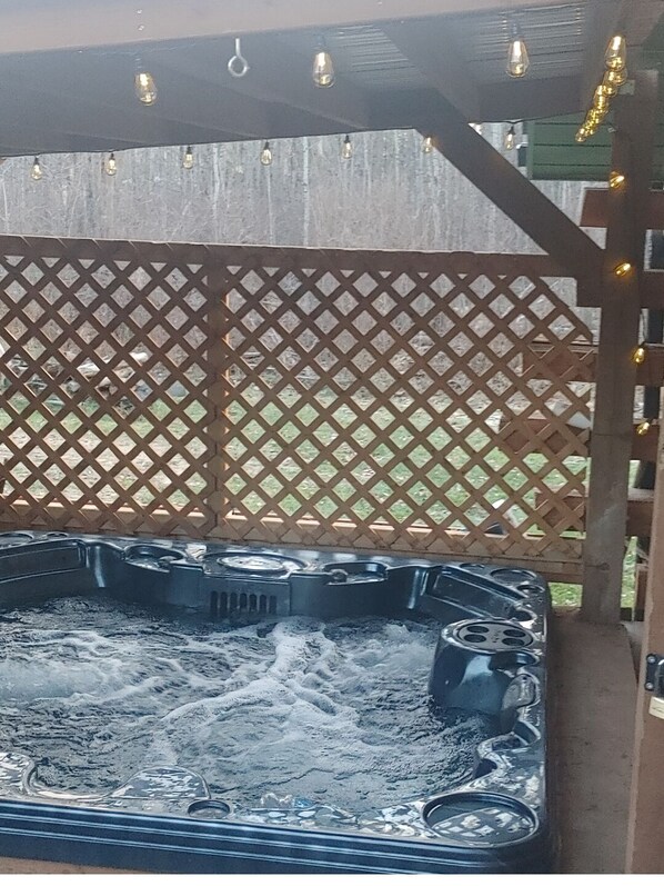 Bañera de hidromasaje al aire libre