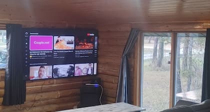 Cottage w/firepit, hot tub , next to ATV trails