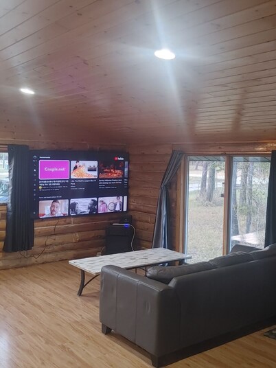 Cottage w/firepit, hot tub , next to ATV trails