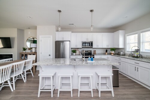 The Common House - 7 min to LU, Family Friendly, Great Location, sleeps up to 8!