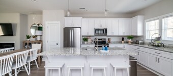 The Common House - 7 min to LU, Family Friendly, Great Location, sleeps up to 8!