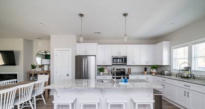 The Common House - 7 min to LU, Family Friendly, Great Location, sleeps up to 8!