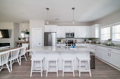 The Common House - 7 min to LU, Family Friendly, Great Location, sleeps up to 8!