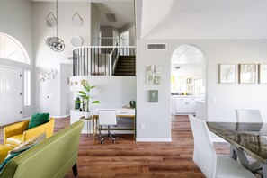 Interior - FREE POOL HEAT~Beach Volley Ball~Putting Greens~Park Adjacent~Basket Ball Court (Mesa)