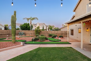 Property grounds - FREE POOL HEAT~Beach Volley Ball~Putting Greens~Park Adjacent~Basket Ball Court (Mesa)