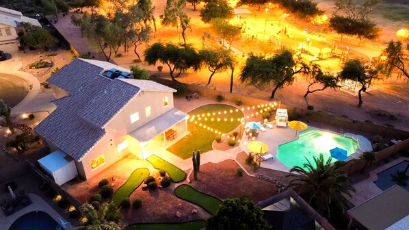 Exterior - FREE POOL HEAT~Beach Volley Ball~Putting Greens~Park Adjacent~Basket Ball Court (Mesa)