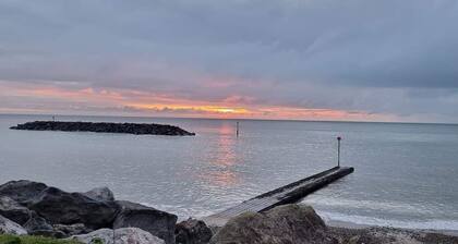 Remarkable Seaside Apartment - Sleeps 4