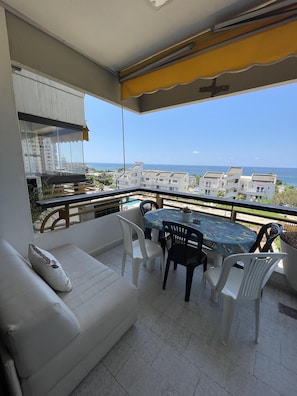 Outdoor dining - Solemar resort (Jounieh)