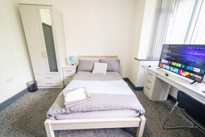 1 chambre, fer et planche à repasser, Wi-Fi, draps fournis