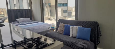 Iron/ironing board, WiFi, bed sheets
