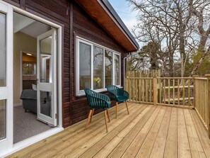 Terrace/patio - Kilninver Chalet on Reelig Estate (Inverness-Shire)