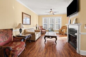 Televisión, videojuegos y futbolito 