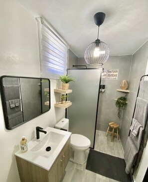 Handtücher, Seife, Toilettenpapier