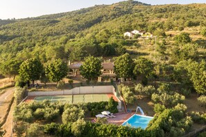 Sports court - Tuscany Villas With Private Pool&Tennis, Loro Ciuffenna, Italy (Loro Ciuffenna)