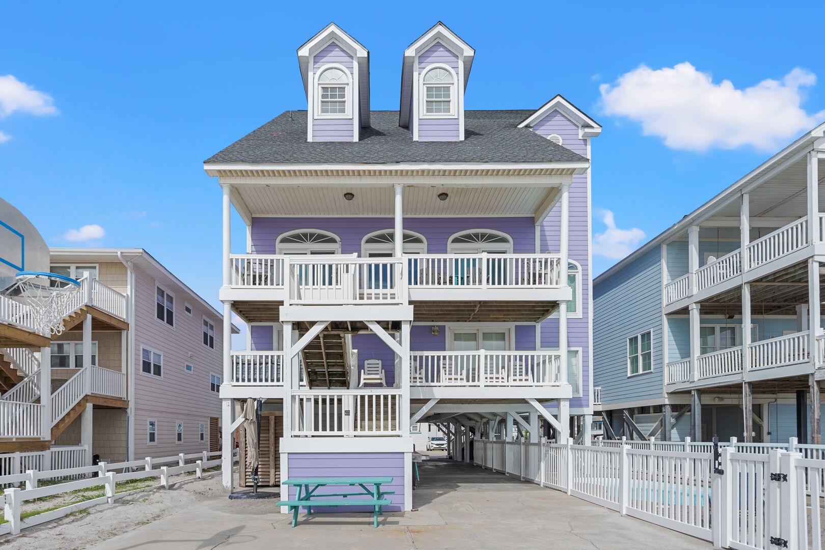 Oceanfront home w/private pool, basketball hoop & hot tub