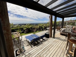 Outdoor dining - Stunning Ocean Views from Waihi Beach - Mt Maunganui Private Rustic country home (Tahawai)
