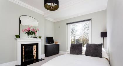 Perfect Pied-a-terre in Clapham by Underthedoormat
