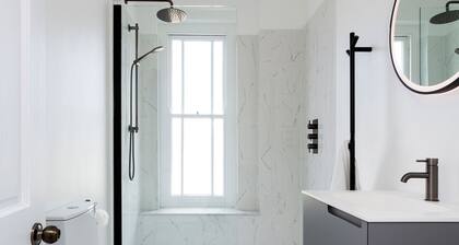 Perfect Pied-a-terre in Clapham by Underthedoormat