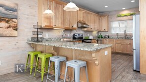 ثلاجة، ميكروويف، فرن، موقد طهي مسطح