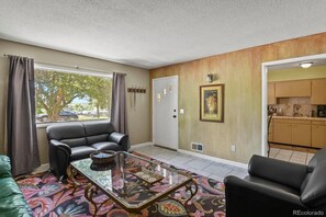 Smart-TV, Videospiele, DVD-Player, Bücher