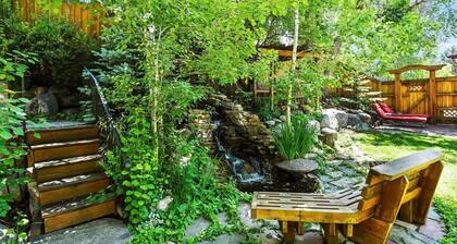 Tons of Trails! Red Rocks close! Huge patio area for relaxation and entertaining