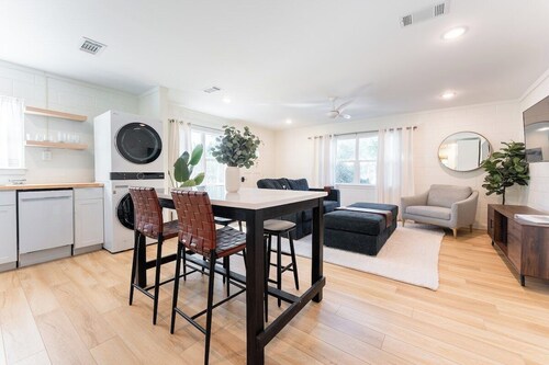 0.2 miles to Beach! |Retro| Pet Friendly