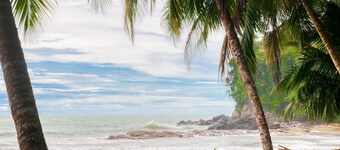 Oceanfront bungalow with ocean views, covered patio & free WiFi