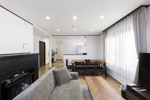 Deluxe House | Living area - COSMIC HILL (Sapporo)